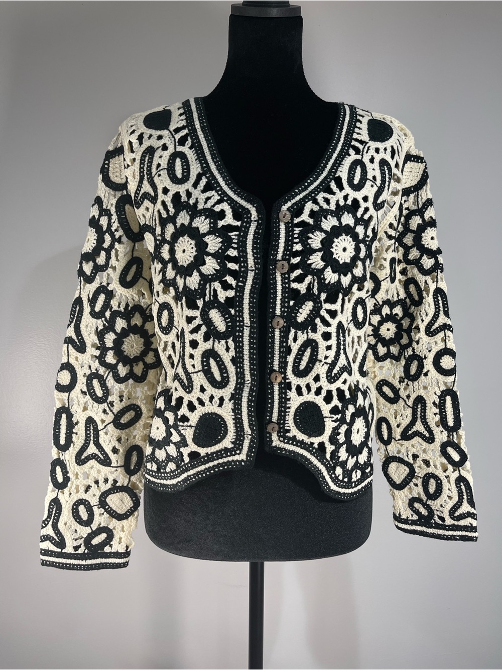 SAACHI Black and Cream Crochet Floral Cardigan New OS